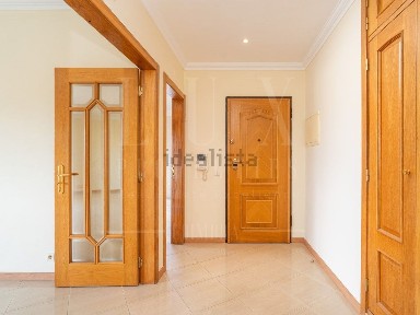 Apartamento T3 à venda na Rua Ribeiro Sanches