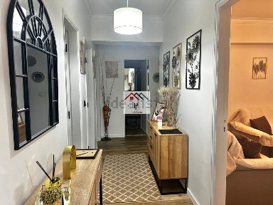 Apartamento T3 à venda no Largo Seabra de Albuquerque