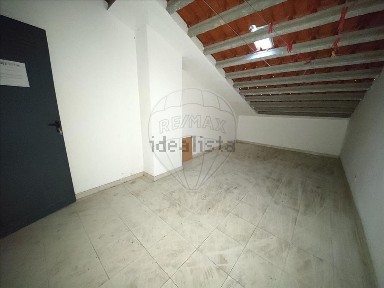 Apartamento T2 à venda na Rua Luís Cajão