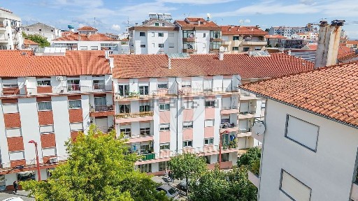 Apartamento T2 à venda no Largo do Eirô