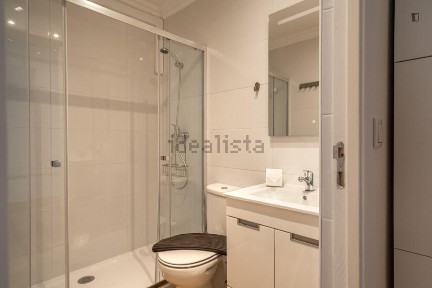 Arrendamento de apartamento T3 na Avenida General Roçadas