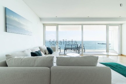 Arrendamento de apartamento T4 na Rua Policarpo Anjos