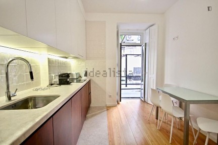 Arrendamento de apartamento T4 na Rua da Sociedade Farmacêutica