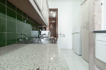 Arrendamento de apartamento T4 na Rua da Guiné
