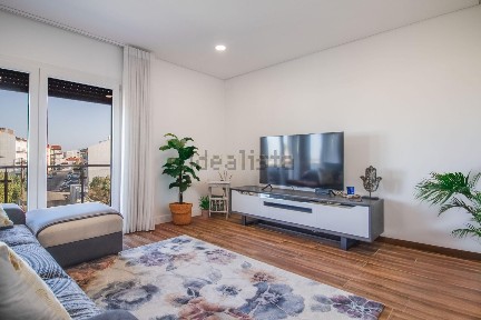 Apartamento T3 à venda na Rua Doutor João Bagão, 19