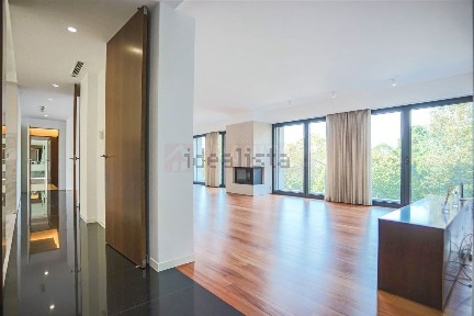 Apartamento T6 à venda na Praceta Carlos da Mota Pinto, 115