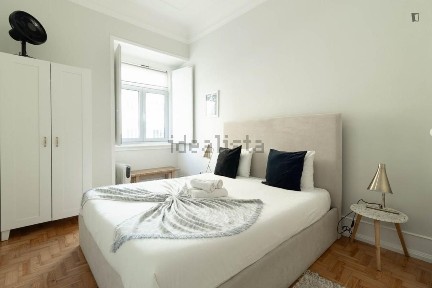 Arrendamento de apartamento T3 na Rua Ramalho Ortigão