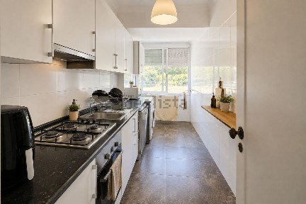 Arrendamento de apartamento T3 na Rua Conde Almoster
