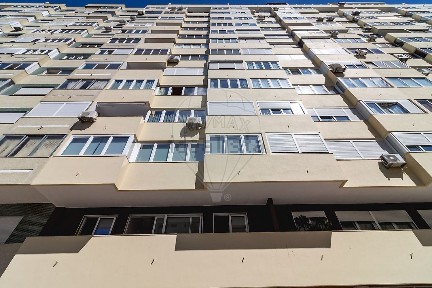 Arrendamento de apartamento T4 na Rua Plácido de Abreu