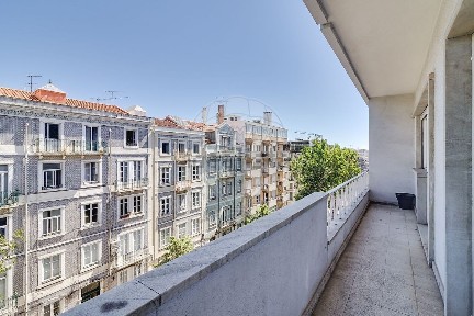 Arrendamento de apartamento T3 na Rua Ferreira Lapa