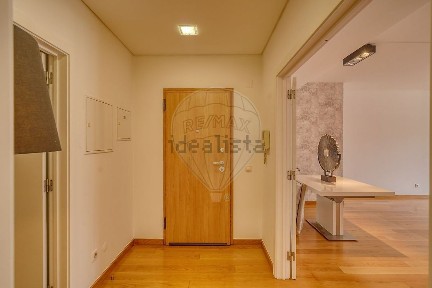 Arrendamento de apartamento T2 no Centro do Estoril