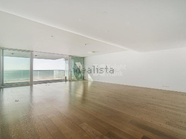 Arrendamento de apartamento T3 na Avenida Marginal, 8023