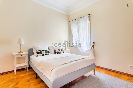 Arrendamento de apartamento T4 na Rua Joaquim António de Aguiar