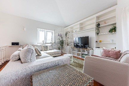 Arrendamento de apartamento T4 na Rua Joaquim Ereira