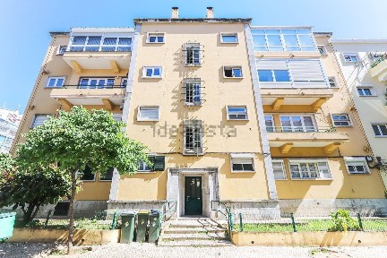 Arrendamento de apartamento T3 na Rua António Patrício, 1