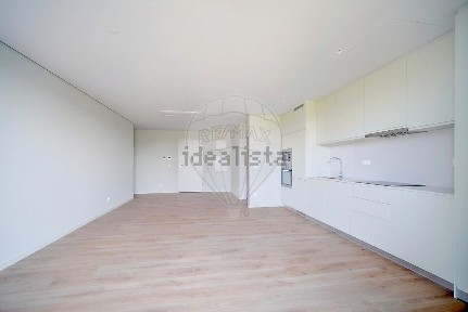 Arrendamento de apartamento T2 no Largo Almirante Pedroso, 9