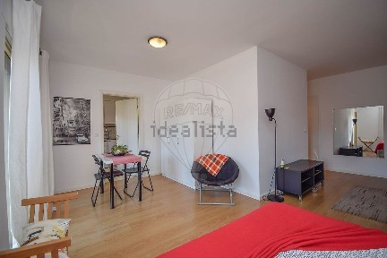 Arrendamento de apartamento T0 na Rua Francisco Lyon de Castro