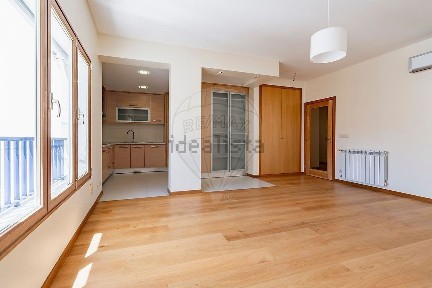 Arrendamento de apartamento T1 na Rua do Vale de Santo António