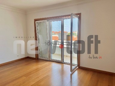 Arrendamento de apartamento T2 no Centro do Estoril