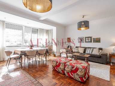 Arrendamento de apartamento T3 na Rua Viana da Mota