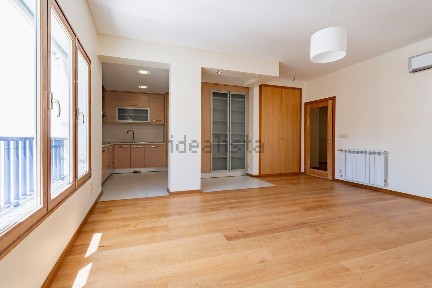 Arrendamento de apartamento T1 na Rua de Santa Engrácia, 1