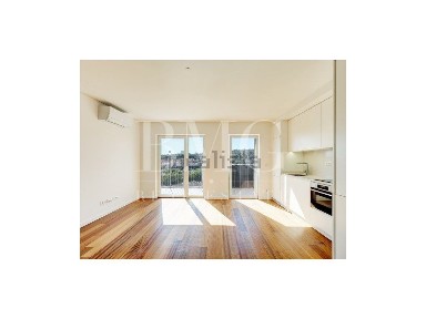 Arrendamento de apartamento T3 na Rua Capitão Afonso Pala