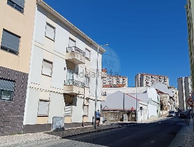 Arrendamento de apartamento T3 na Travessa da Ferraguda