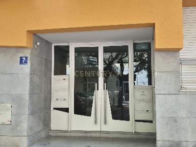 Arrendamento de apartamento T4 na Rua da Nau Catrineta, 7