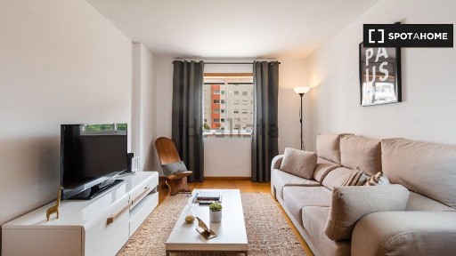 Arrendamento de apartamento T1 na Rua António Lopes Ribeiro