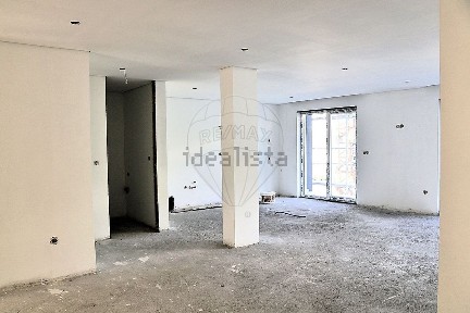 Apartamento T3 à venda na Rua Professor Vergílio Correia