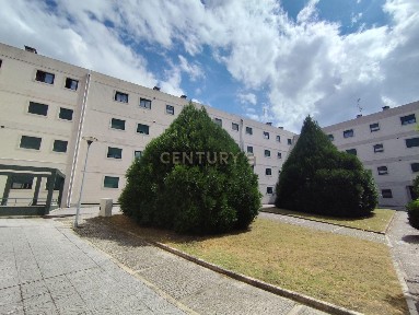 Apartamento T2 à venda na Rua Adalberto Sousa Dias