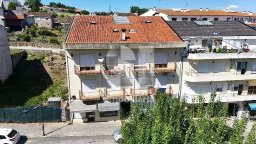 Apartamento T3 à venda na Avenida Doutor Francisco Sá Carneiro