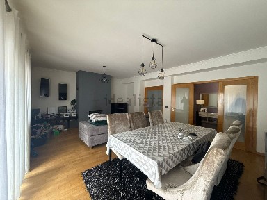 Apartamento T3 à venda na Rua 24 de Fevereiro, 7