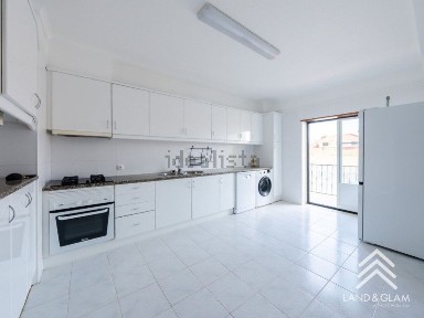 Arrendamento de apartamento T2 na Rua Sargento José Garcia Henriques