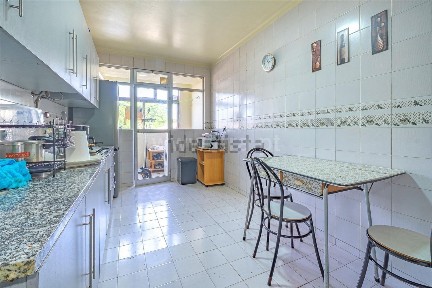 Apartamento T3 à venda na Avenida 5 de Outubro