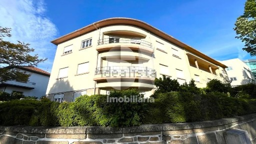 Apartamento T4 à venda na Rua D