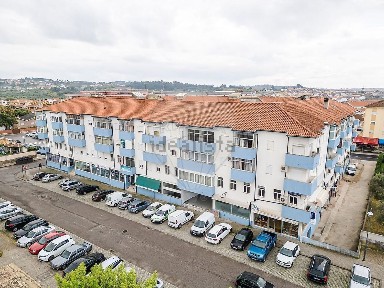 Apartamento T3 à venda na Avenida Engenheiro Luís de Castro Saraiva