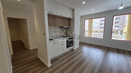Apartamento T1 à venda na Rua Alferes João Batista, 1