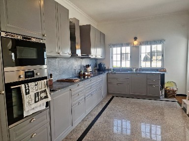 Moradia independente à venda na Urbanização Quinta do Perogil