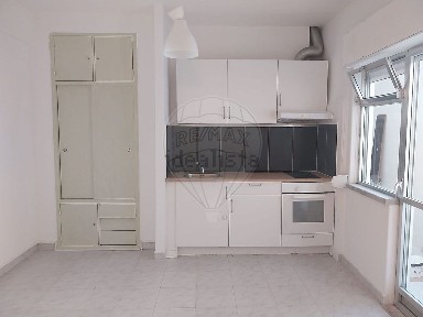 Arrendamento de apartamento T0 na Avenida dos Cravos Vermelhos