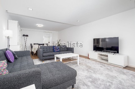 Arrendamento de apartamento T4 na Praceta Natália Correia, 181