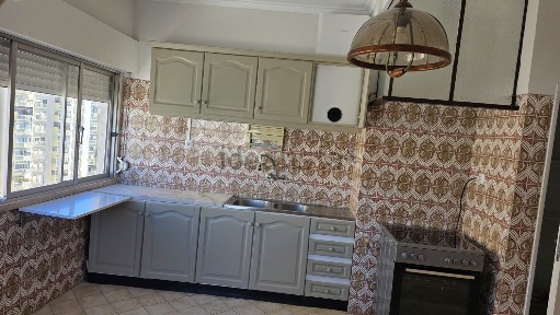 Arrendamento de apartamento T2 na Estrada Serra da Mira