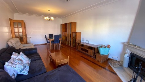 Arrendamento de apartamento T3 na Rua Sá de Miranda