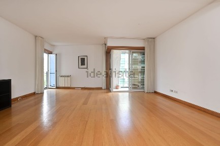 Arrendamento de apartamento T2 na Avenida Infante Santo, 58