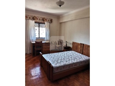 Apartamento T4 à venda na Rua Doutor Domingos Campos