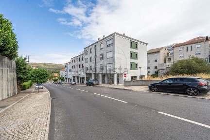 Apartamento T3 à venda na Avenida Nuno Álvares Pereira