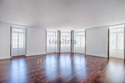 Arrendamento de apartamento T2 na Avenida Miguel Bombarda