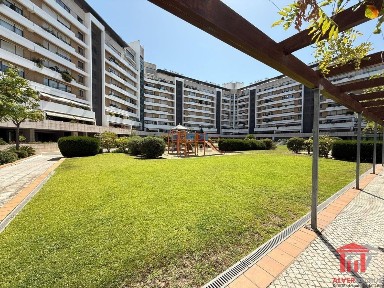 Arrendamento de apartamento T3 na Rua Tomás da Fonseca