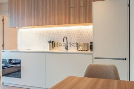 Arrendamento de apartamento T1 na Rua Snu Abecassis