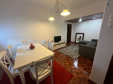 Arrendamento de apartamento T3 na Rua Luciano Cordeiro